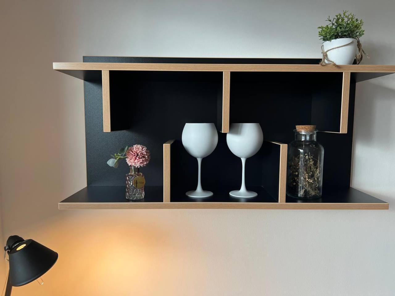 Cozy Modern Studio Next To Easy Side Galley Берлин Екстериор снимка